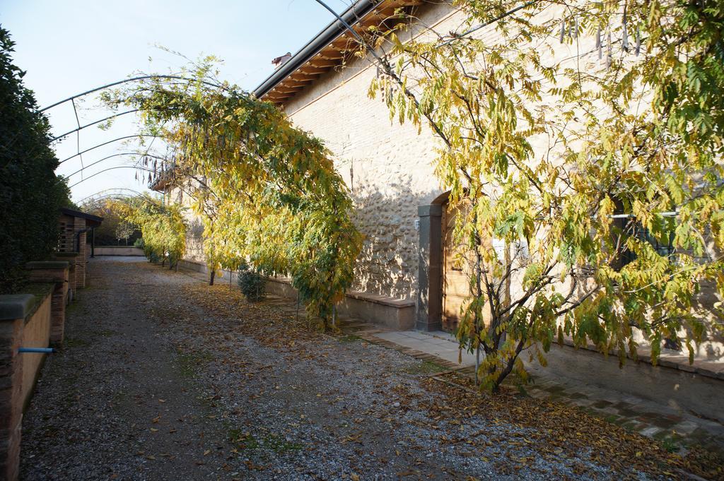 Corte Breda, Agriturismo Bed&Breakfast Chiari Exterior photo
