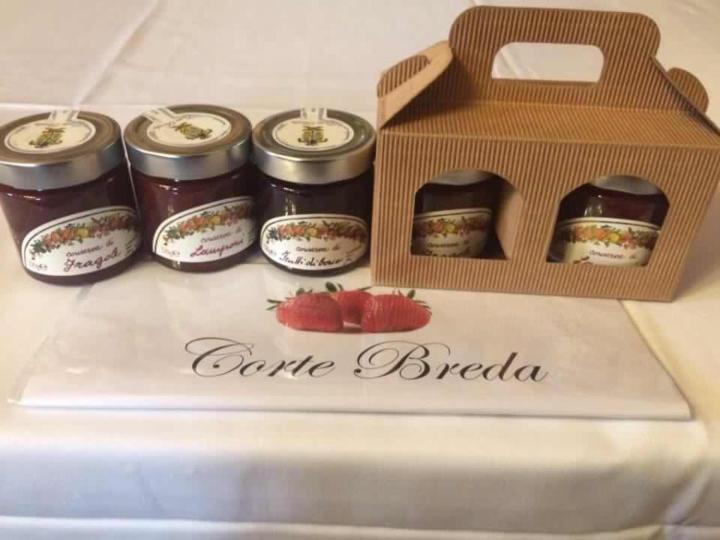 Corte Breda, Agriturismo Bed&Breakfast Chiari Exterior photo