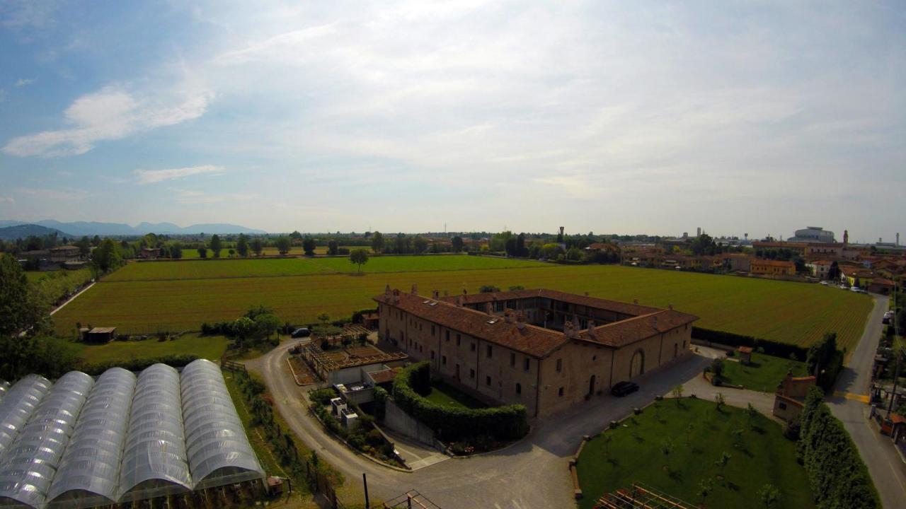 Corte Breda, Agriturismo Bed&Breakfast Chiari Exterior photo